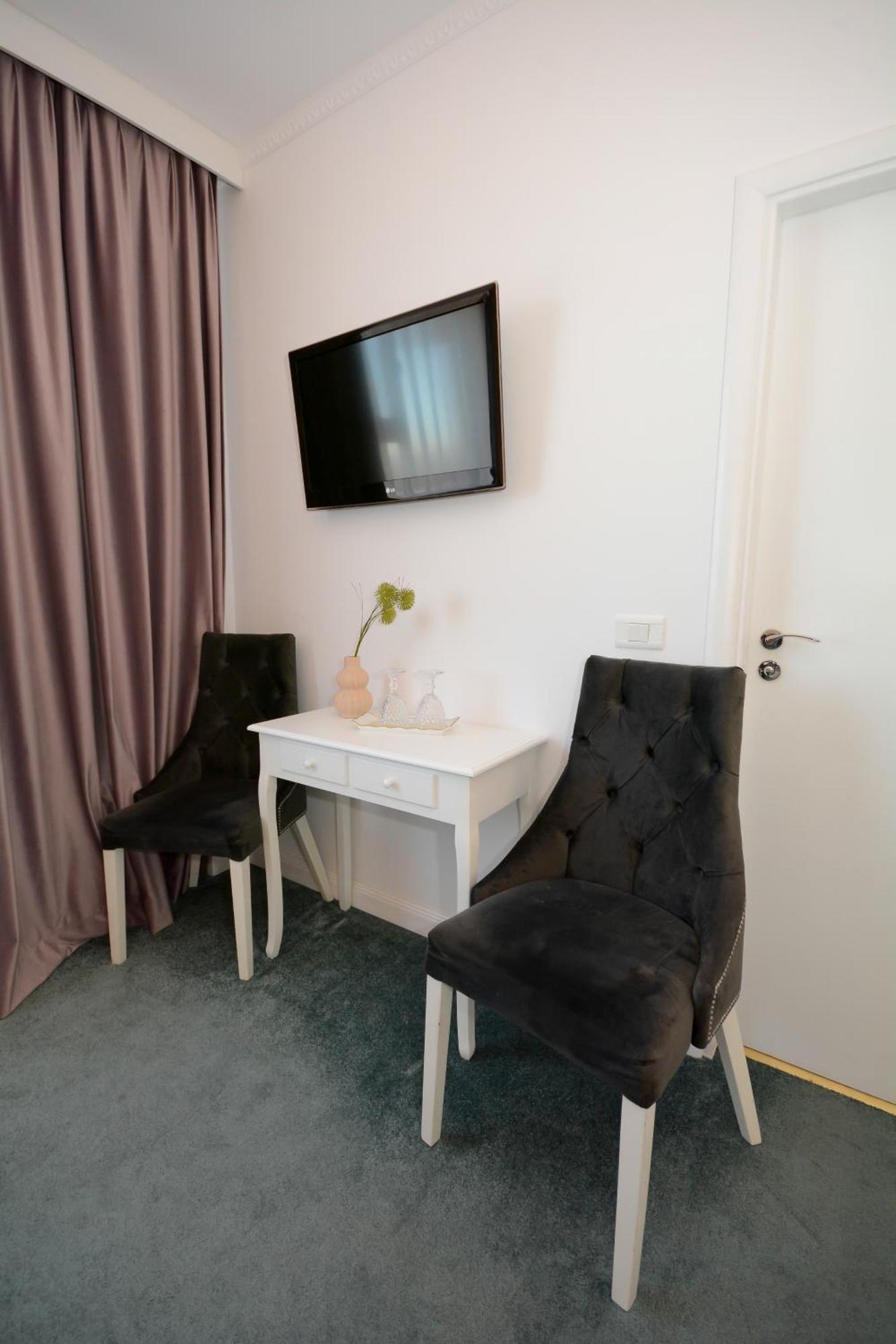 Hotel Andre'S Craiova Exterior foto